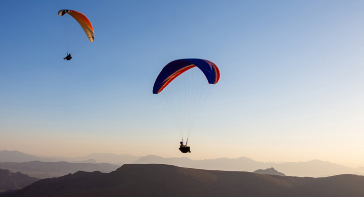 Gleitschirmfliegen in Schahr-e Kord