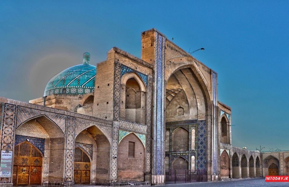 Fliesenarbeiten verleihen der Atiq-Moschee neuen Glanz