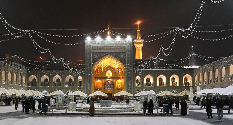 Imam Reza-Schrein hüllt sich in winterliches Weiß
