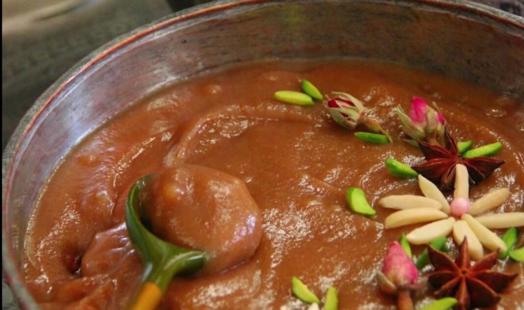 Samanu; Ein traditionelles Gericht, das im Iran während Nouruz serviert wird