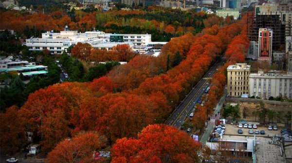 Die Valiasr-Straße in Teheran