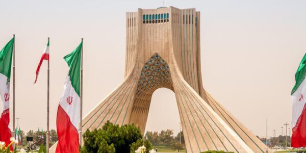 Die „Erklärung zum Zweiten Schritt der Revolution“ und ihre Bedeutung hinsichtlich der gesellschaftspolitischen Problematik Irans