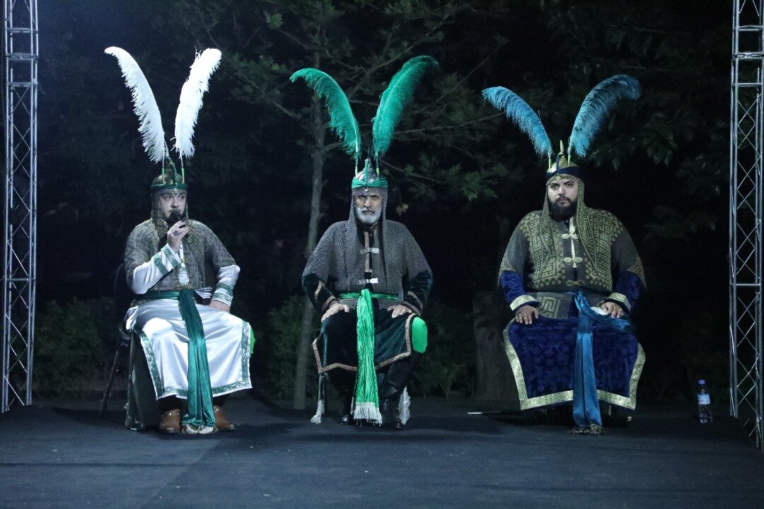 Tazieh-Darbietungen auf der Bühne des Rudaki Open-Air Theaters