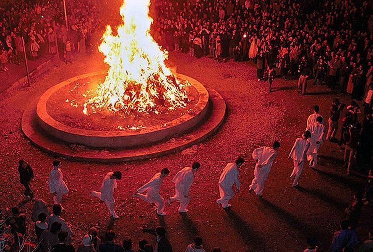 Zoroastrier beleuchten die Mittwinternacht mit dem Sadeh-Fest