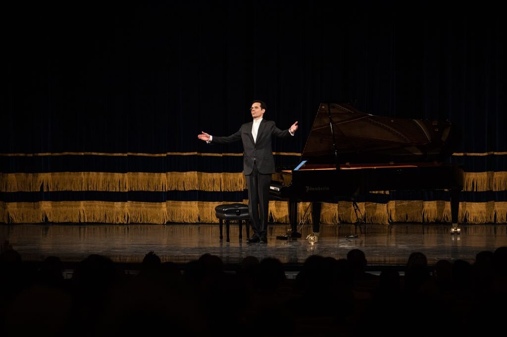 Konzert des Pianisten Moritz Ernst in der Teheraner Vahdat-Halle