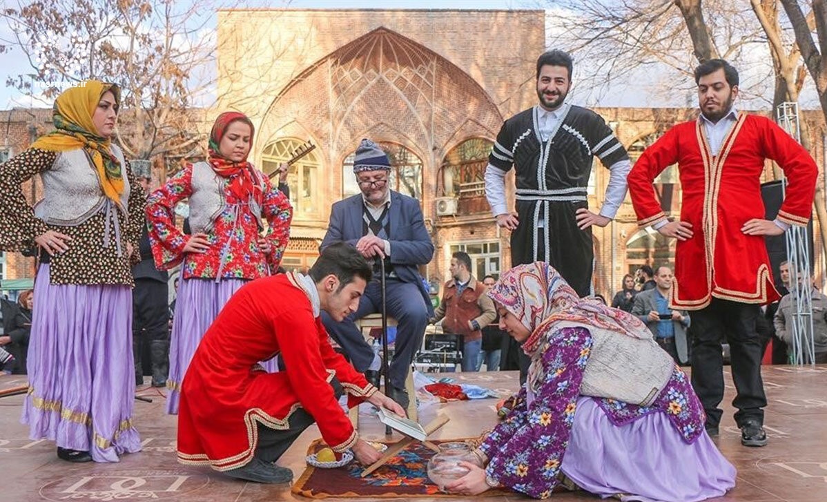 Nowruz-Festival in der historischen Karawanserei in Semnan