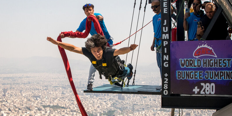 Höchste Bungee-Jumping-Plattform der Welt in Teheran