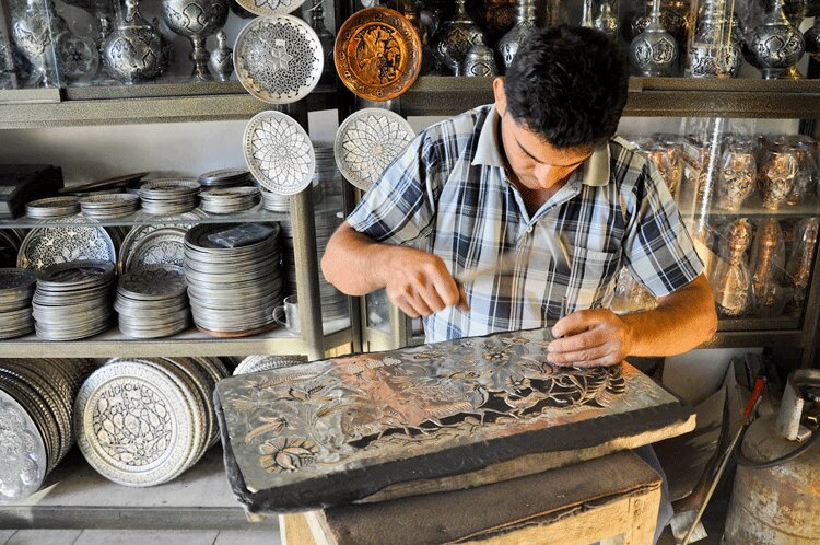 Zandschan glänzt mit 16.000 Kunsthandwerkern