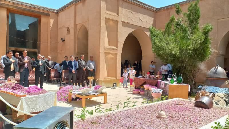 Das Festival der Rosenwasserdestillation im jahrhundertealten Chalabi Oghlou